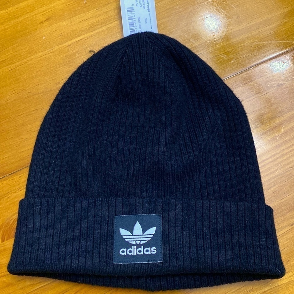 Adias Black Toboggan Women’s Fit NWT